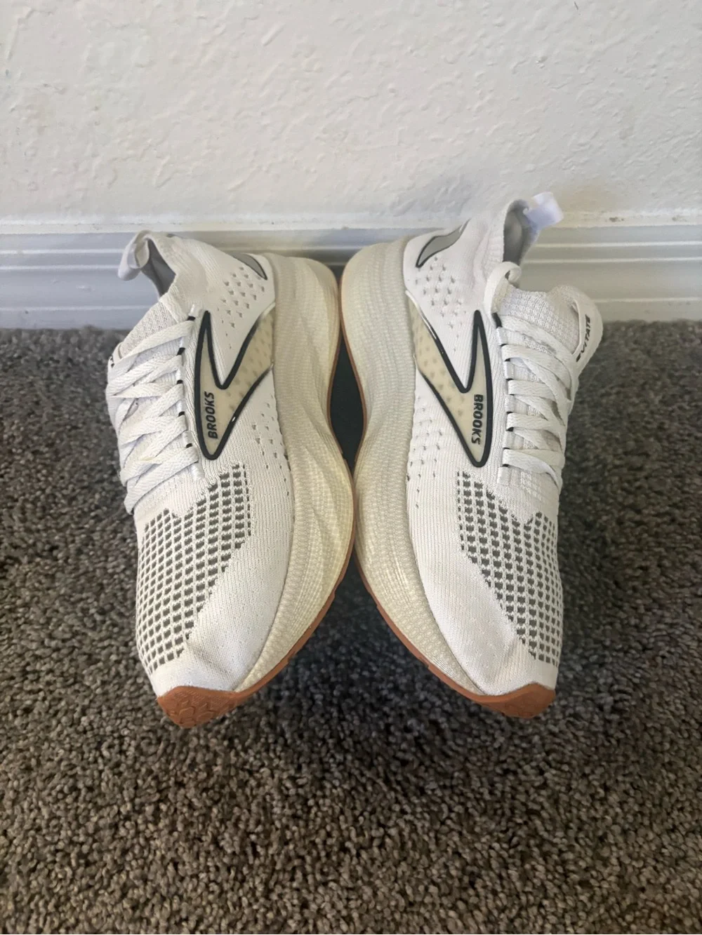 Brooks Levitate 6 Size 6 - Picture 7 of 13